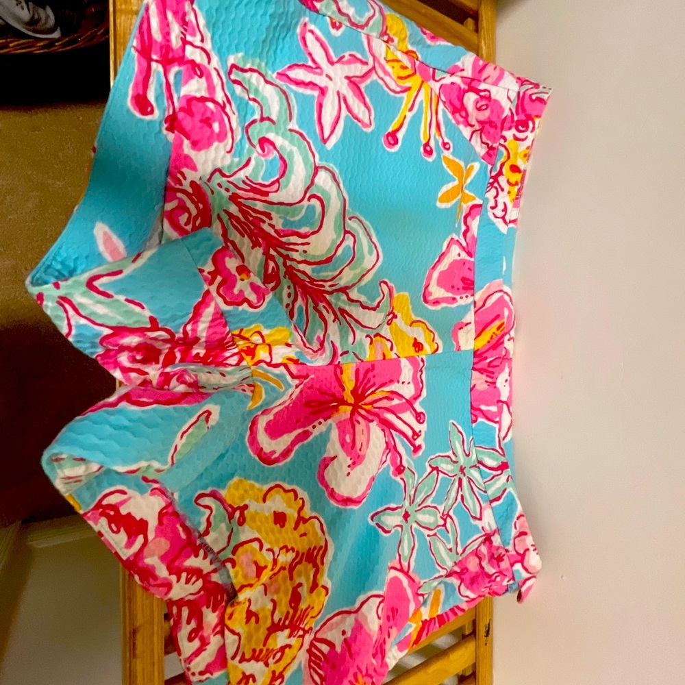 Lilly Pulitzer shorts size 8. Very cute! Worn only twice.